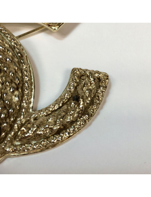 Broche CHANEL CC en métal doré