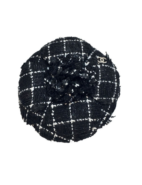 Broche CHANEL camélia tissu noir et blanc