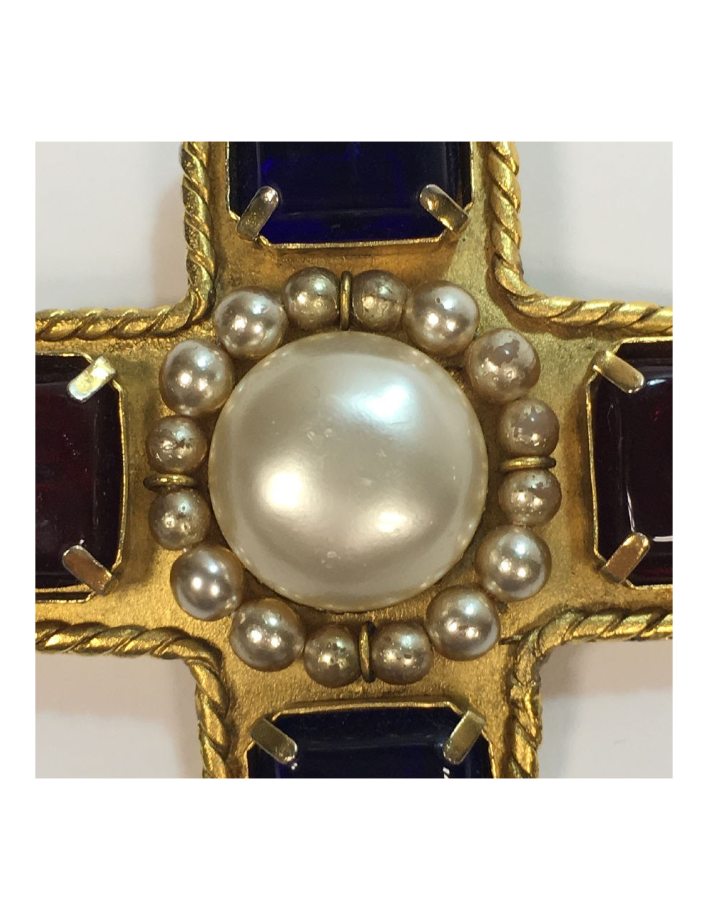 CHANEL Couture gilt brooch with molten glass and pearls