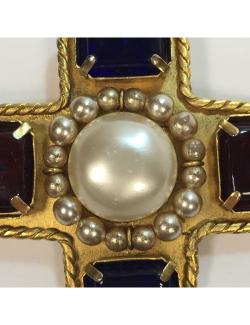CHANEL Couture gilt brooch with molten glass and pearls