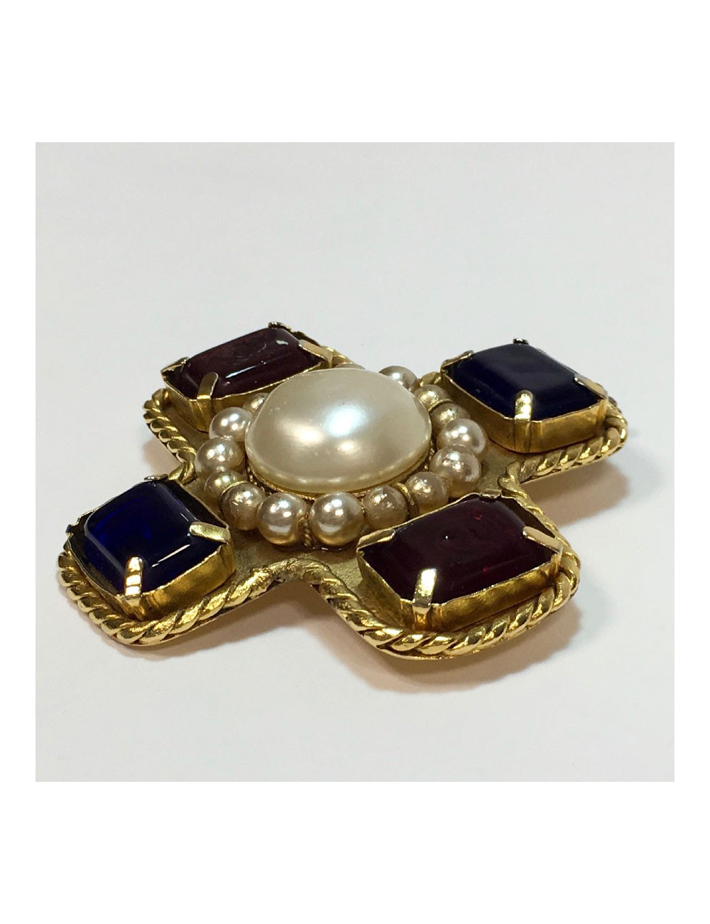 Broche CHANEL Couture pâte de verre