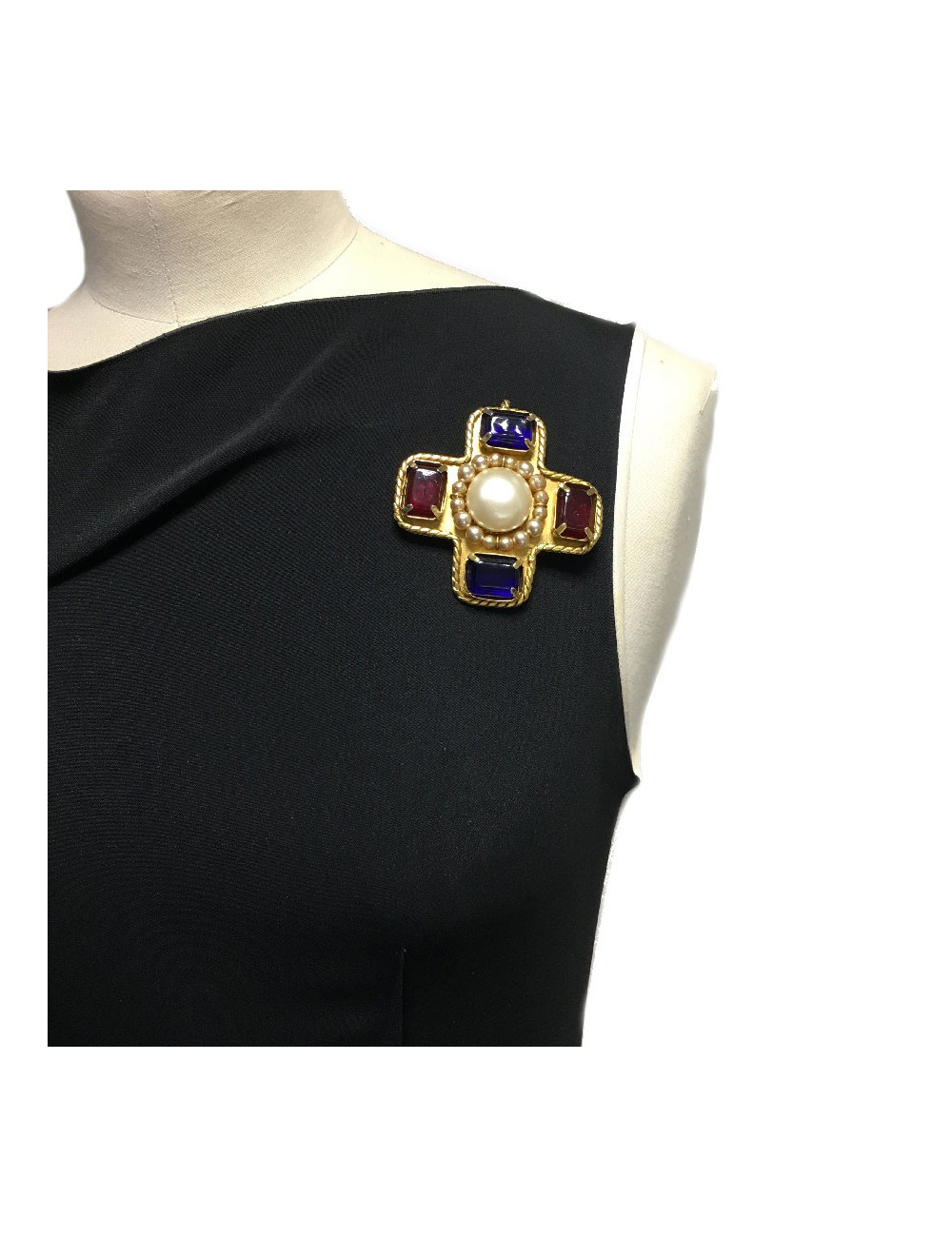 CHANEL Couture gilt brooch with molten glass and pearls