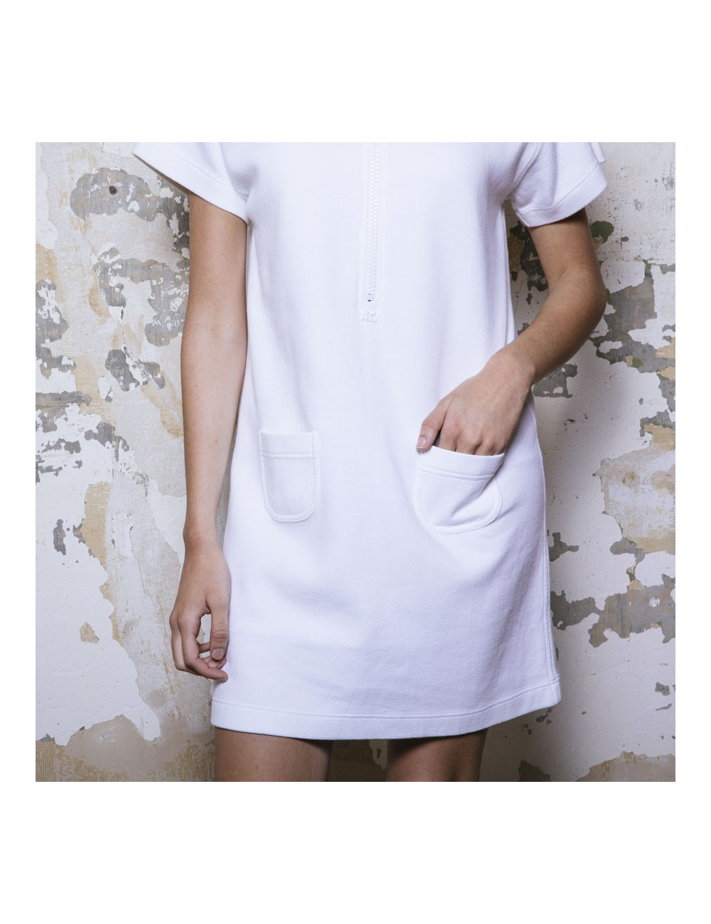 Robe sweat COURREGES blanche et capuche verte