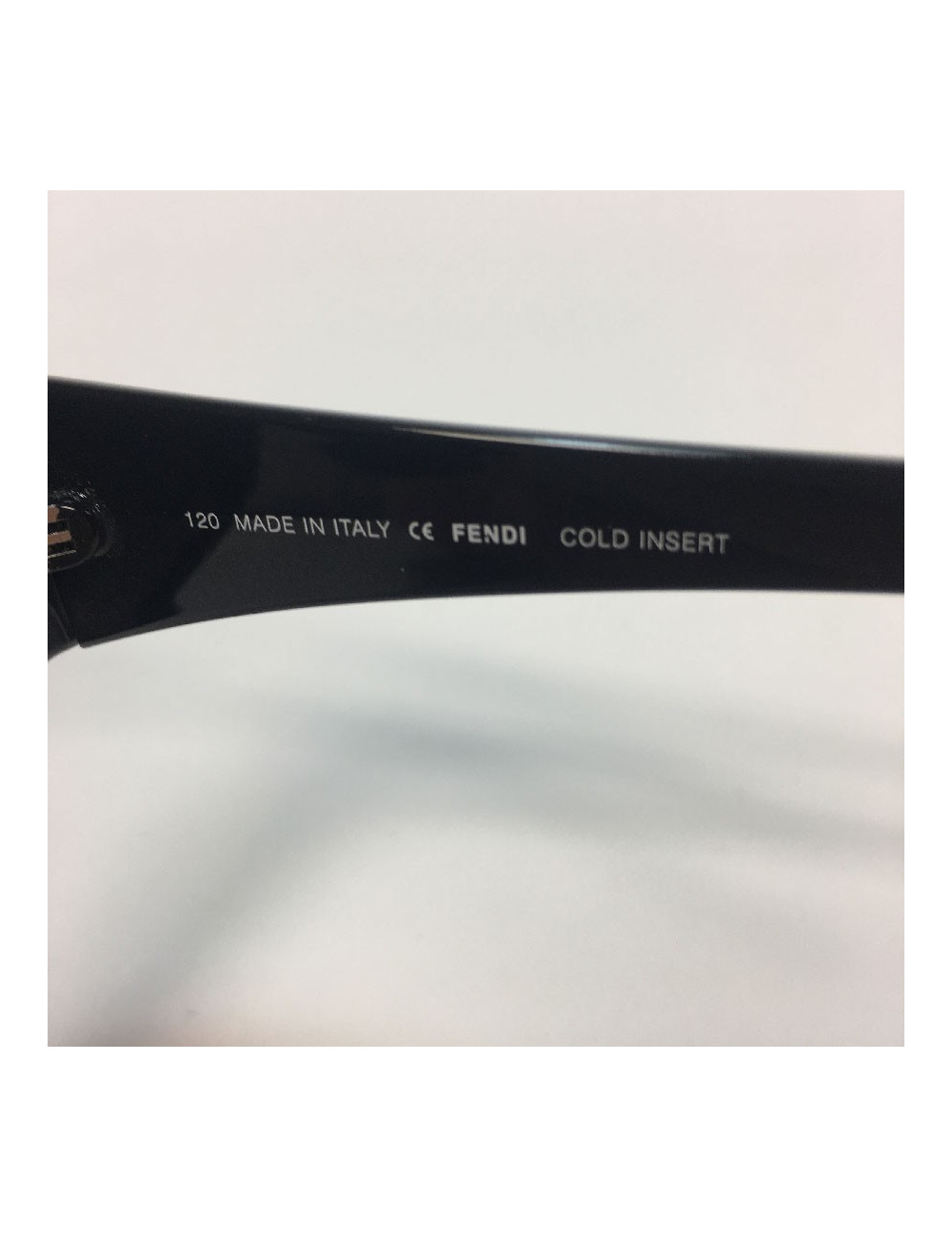 Lunettes de soleil FENDI monture noire