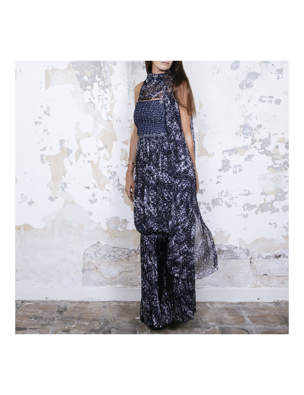 Robe longue du soir CHANEL T 34 en soie imprimée bleue et blanche