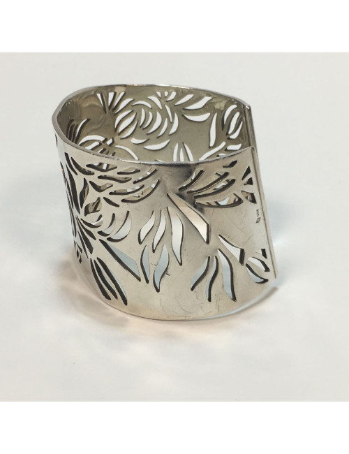 Manchette CHANEL 'camelias' en argent massif 