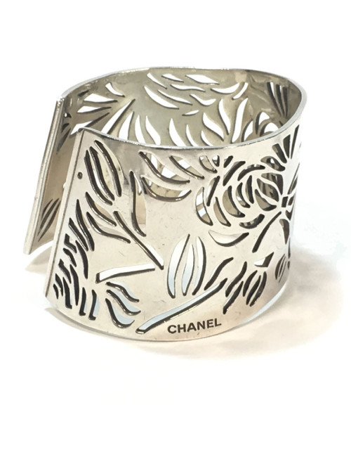 Manchette CHANEL 'camelias' en argent massif 
