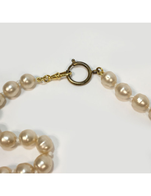 Sautoir long CHANEL en perles nacrées Vintage