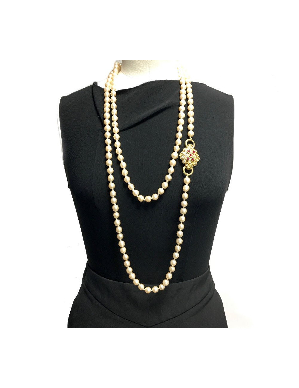 Sautoir long CHANEL en perles nacrées Vintage