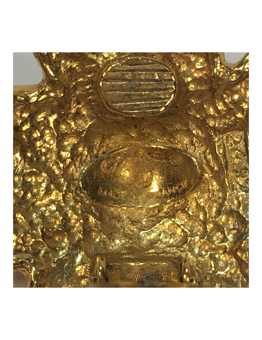 Boucles d'oreille CHANEL lion en métal doré 