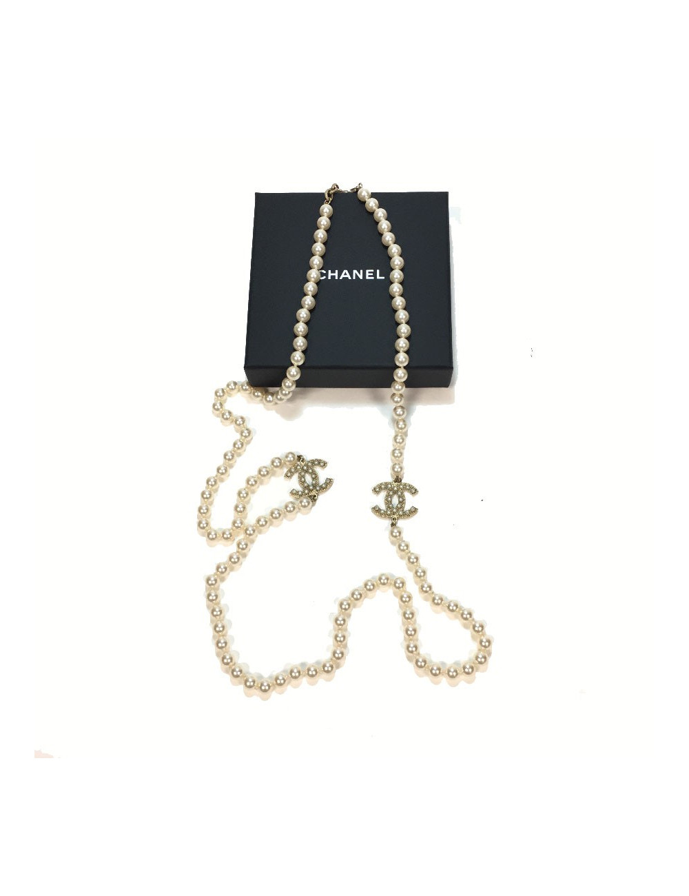 Sautoir CHANEL perles nacrées et "CC"