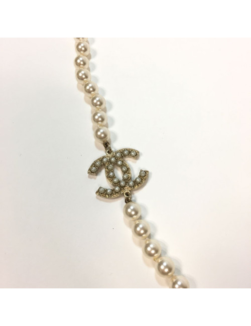 Sautoir CHANEL perles nacrées et "CC"