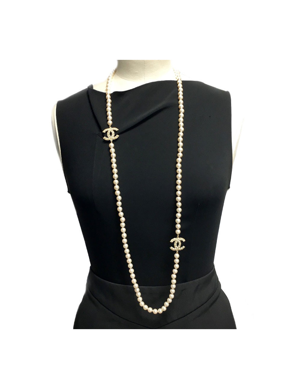 Sautoir CHANEL perles nacrées et "CC"