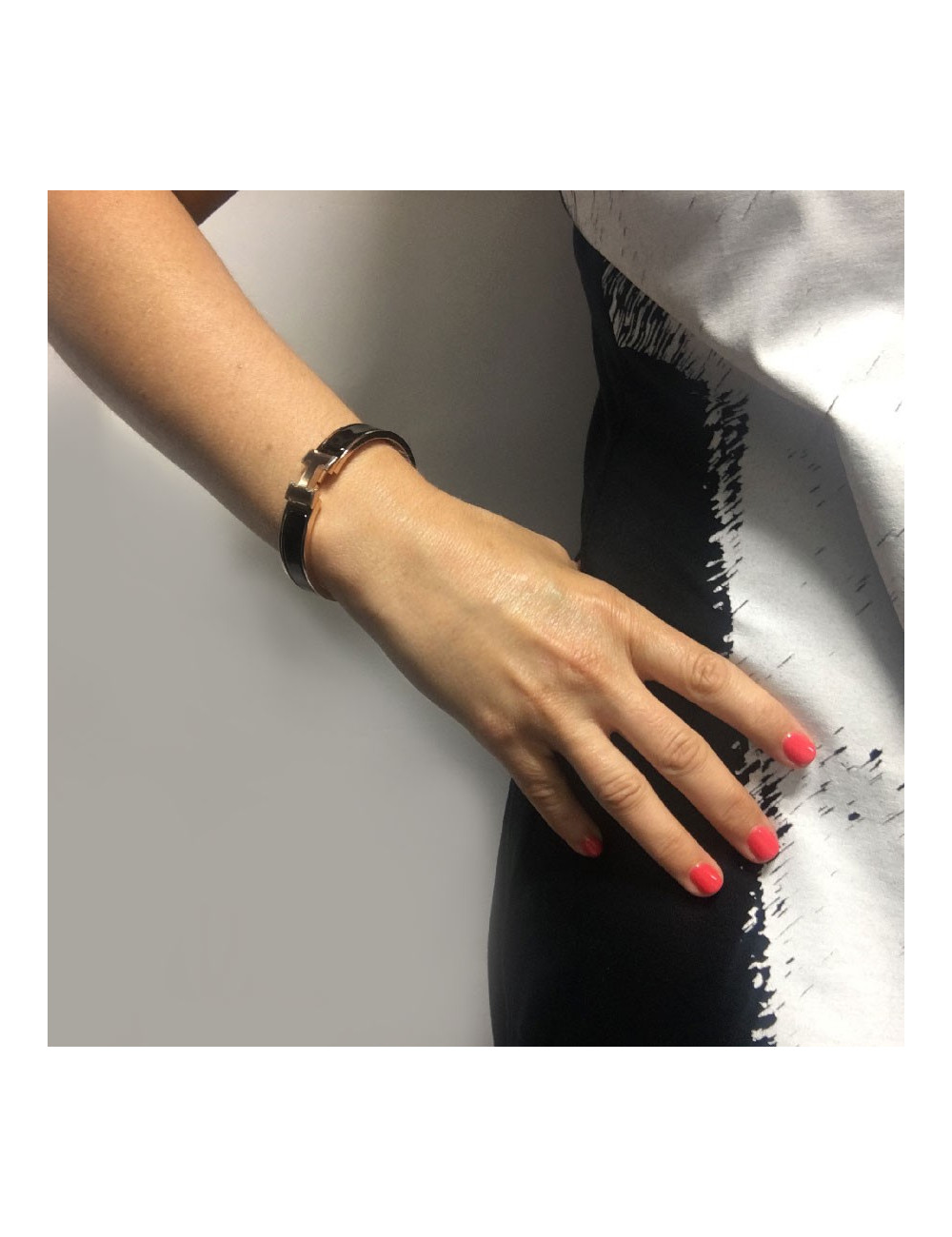 Bracelet Clic H HERMES émail noir et métal rose PM