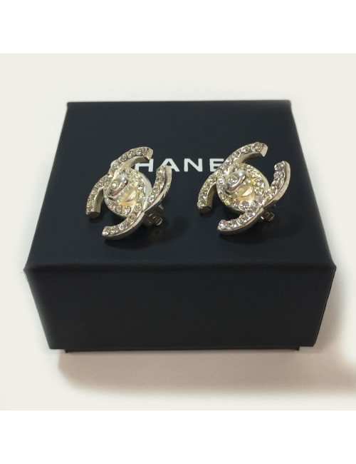Boucles d'oreille Clips CHANEL CC strass et métal argenté