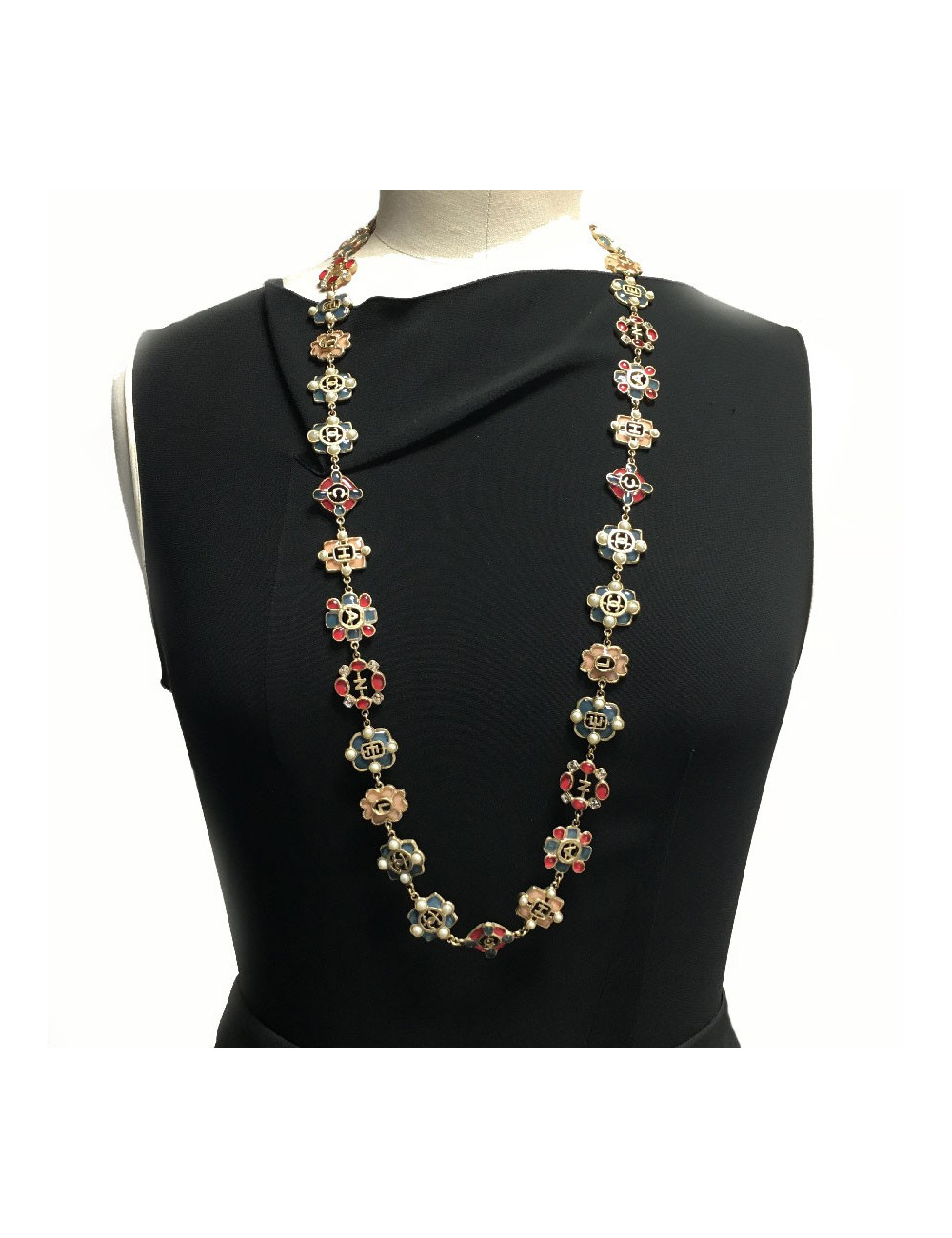 CHANEL long necklace in gold metal andmulticolored molten glass, rhinestones and pearls