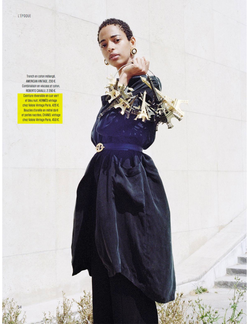 Boucles d'oreille clips CHANEL Vintage perle nacrée et métal doré