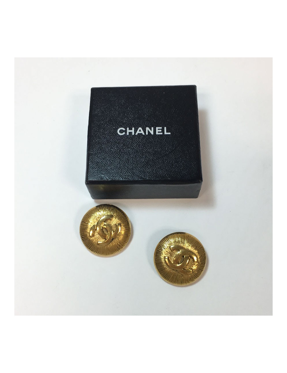 Boucles d'oreille clips CHANEL vintage en métal doré