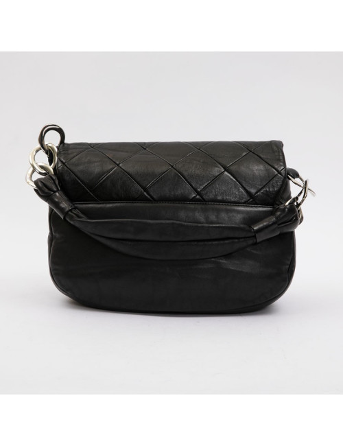 CHANEL flap bag in black quilted lambskin leather