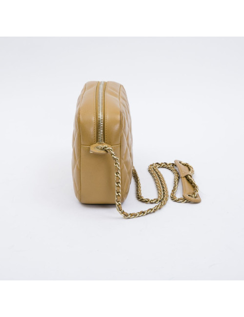 Sac caméra CHANEL cuir d'agneau beige matelassé