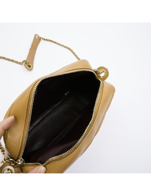 Sac caméra CHANEL cuir d'agneau beige matelassé