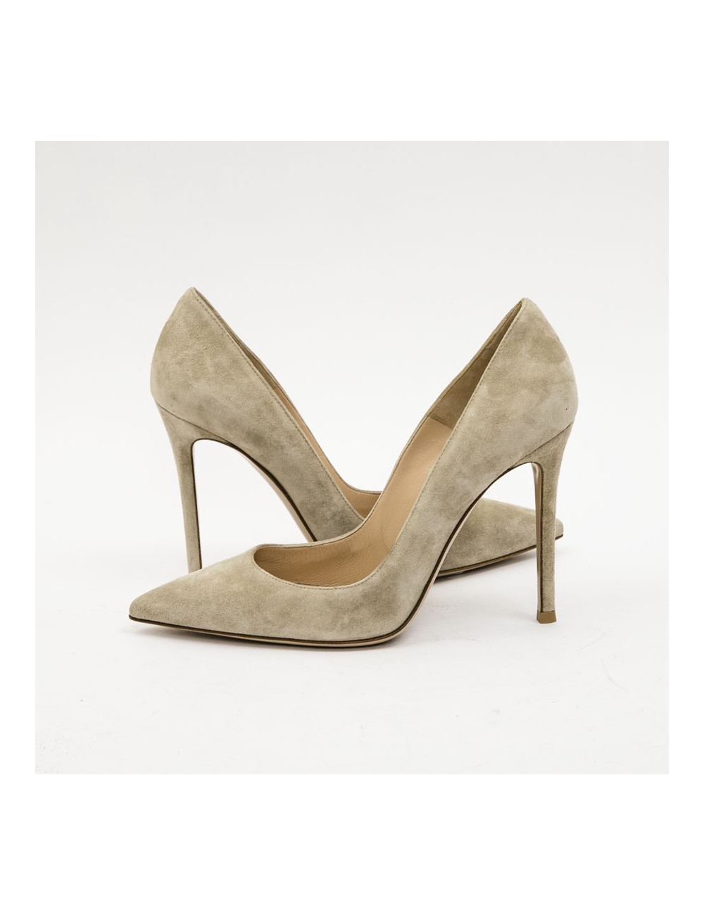 Escarpins T 37 GIANVITO ROSSI veau velours beige clair