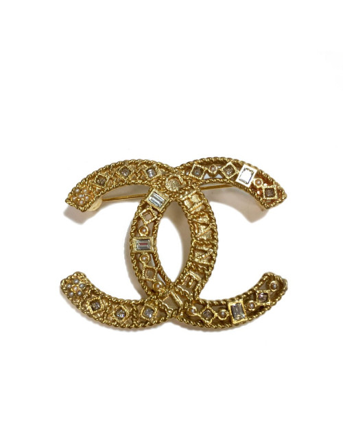 CHANEL CC brooch in gilt metal, rhinestones and pearls