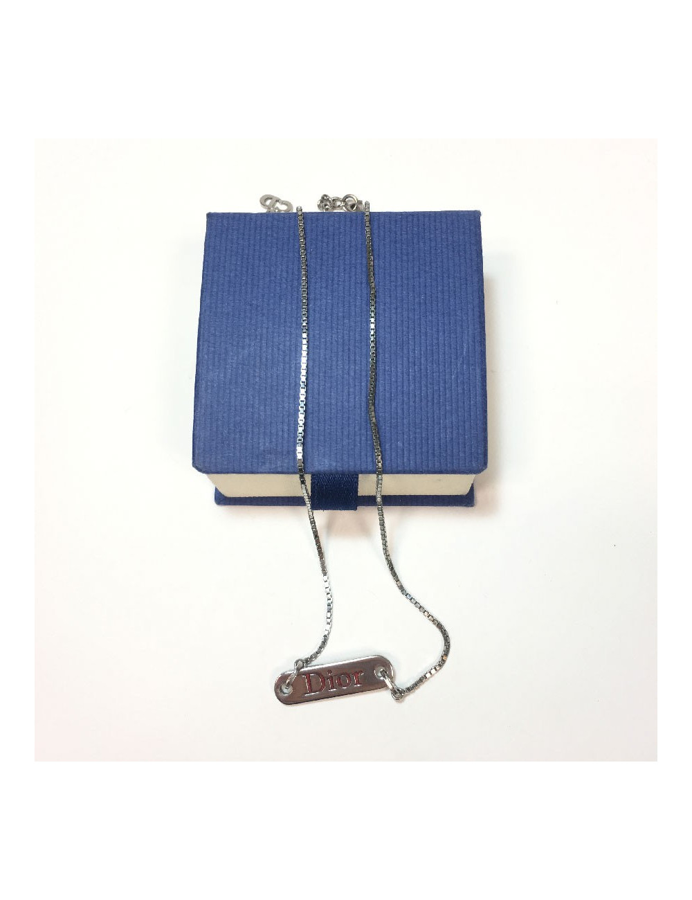 Collier DIOR avec plaque "Dior" en métal argenté