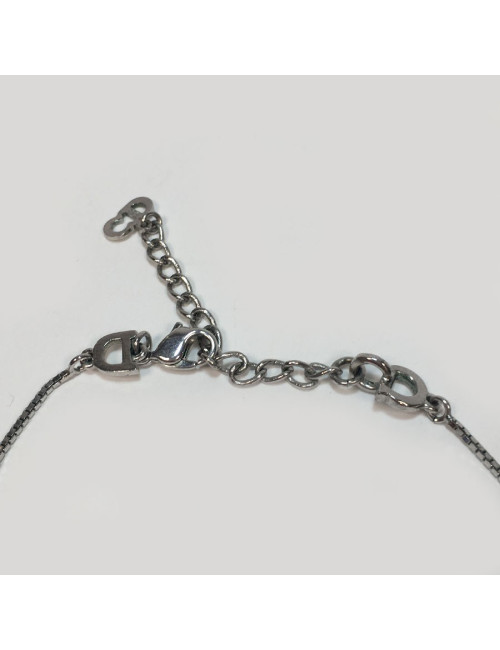 Collier DIOR avec plaque "Dior" en métal argenté