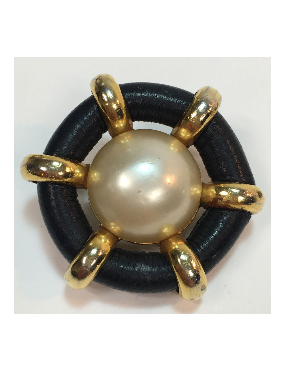 CHANEL Vintage clip-on earrings