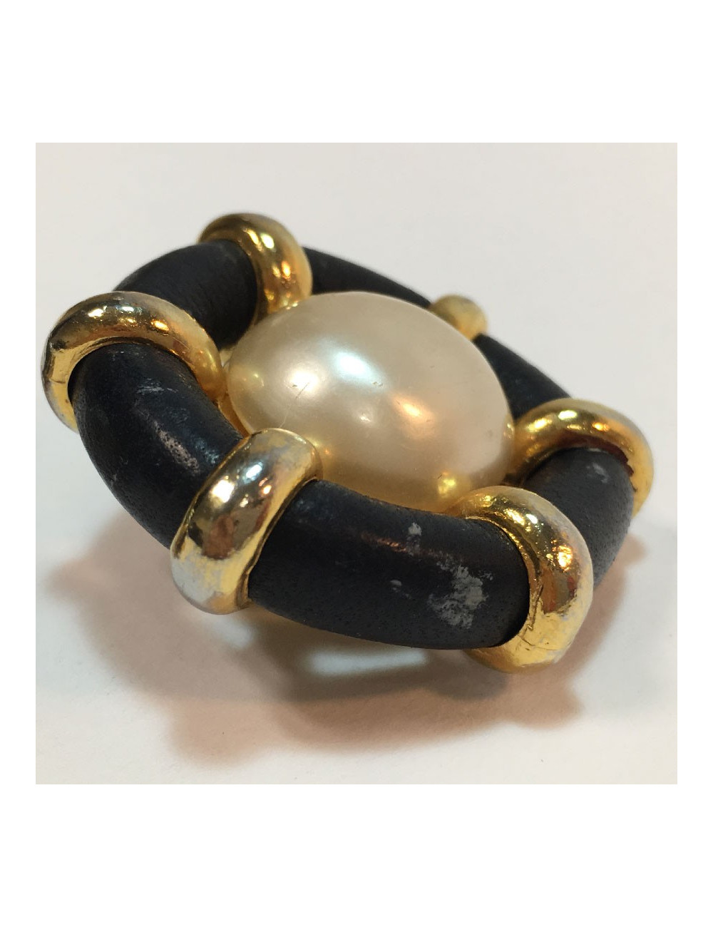 CHANEL Vintage clip-on earrings