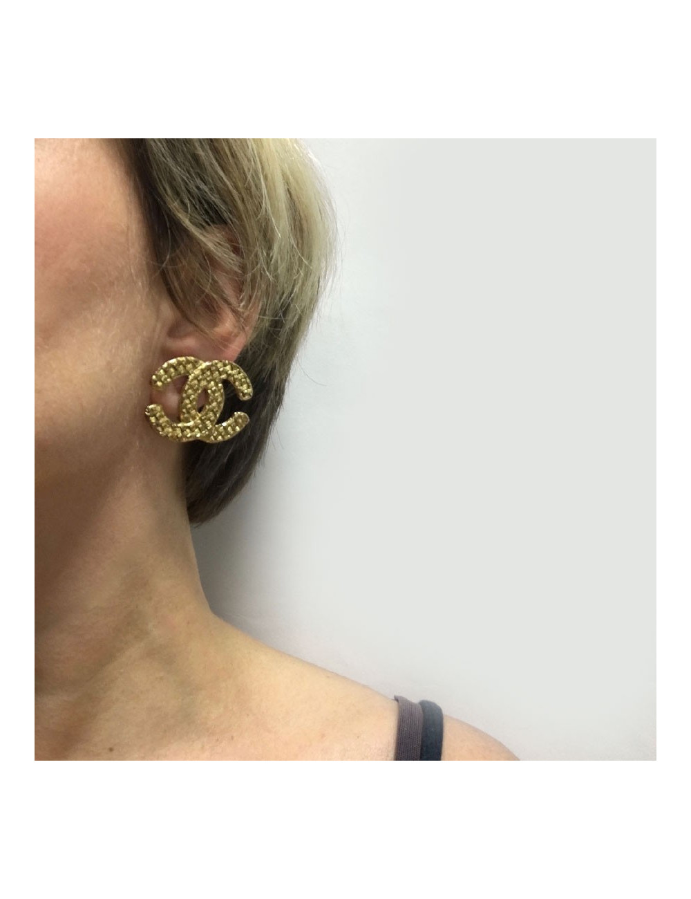 Boucles d'oreille clips CC vintage en métal doré 