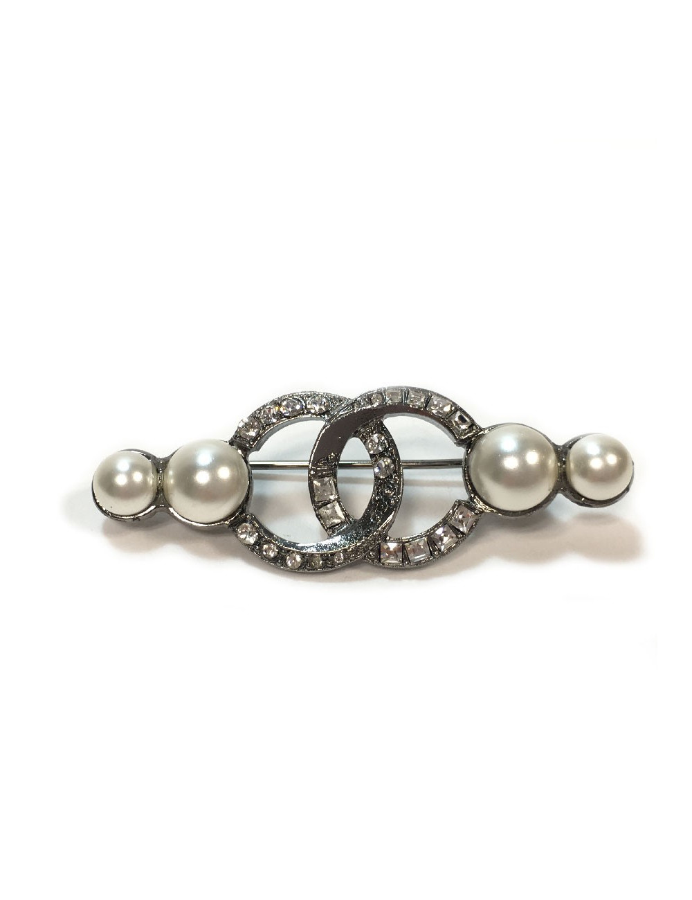 Broche CHANEL CC et perles