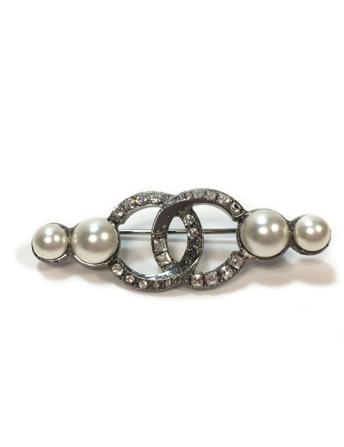 Broche CHANEL CC et perles