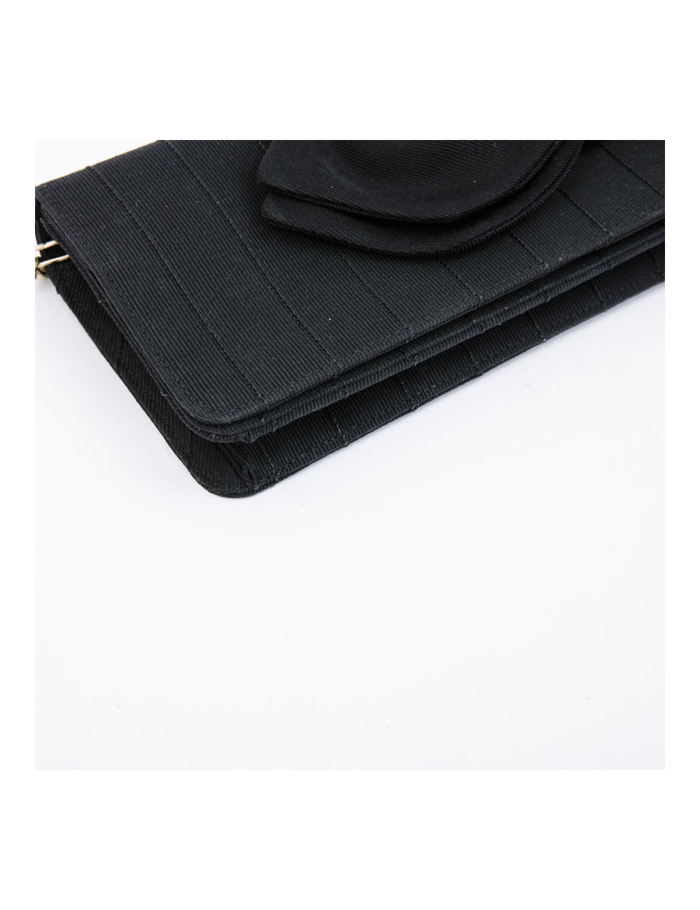 Pochette CHANEL en tissu noir et chaîne dorée