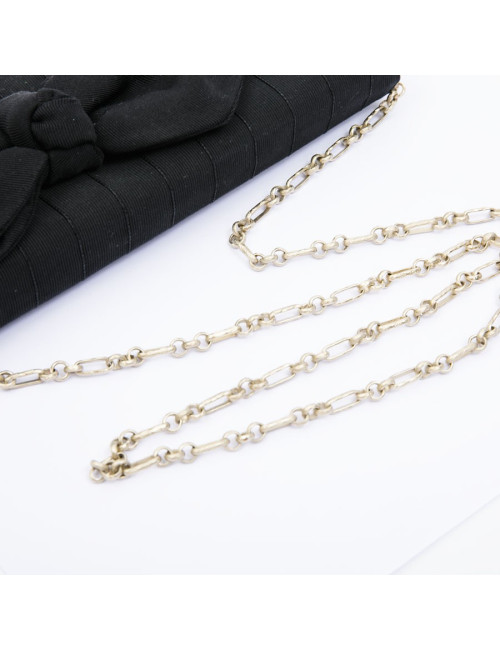 Pochette CHANEL en tissu noir et chaîne dorée