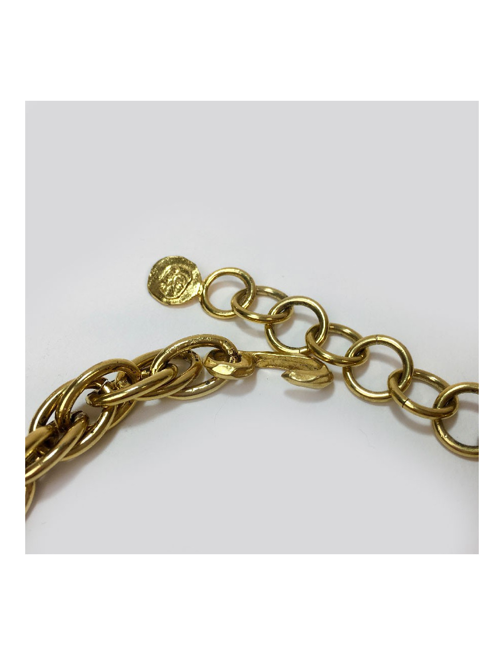 Collier CHRISTIAN LACROIX croix vintage en métal doré et strass