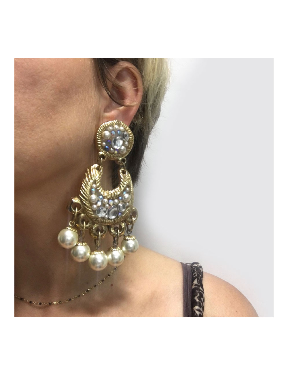 Boucles d'oreille clips JACKY DE G en métal doré, strass et perles