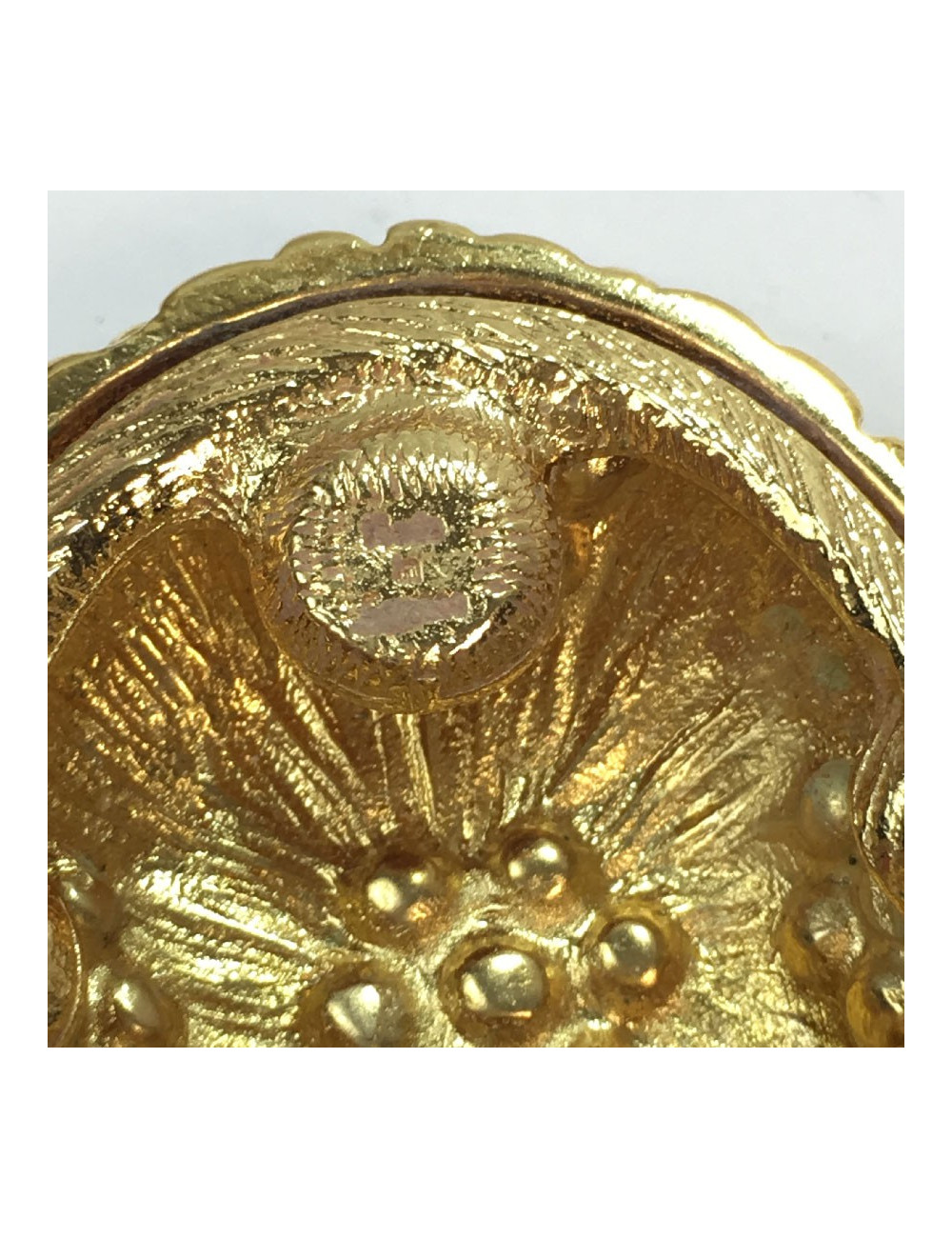 YSL SAINT LAURENT Vintage clip-on earrings in gilt metal and rhinestones