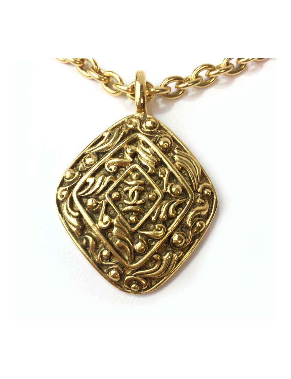 CHANEL vintage necklace in gilt metal