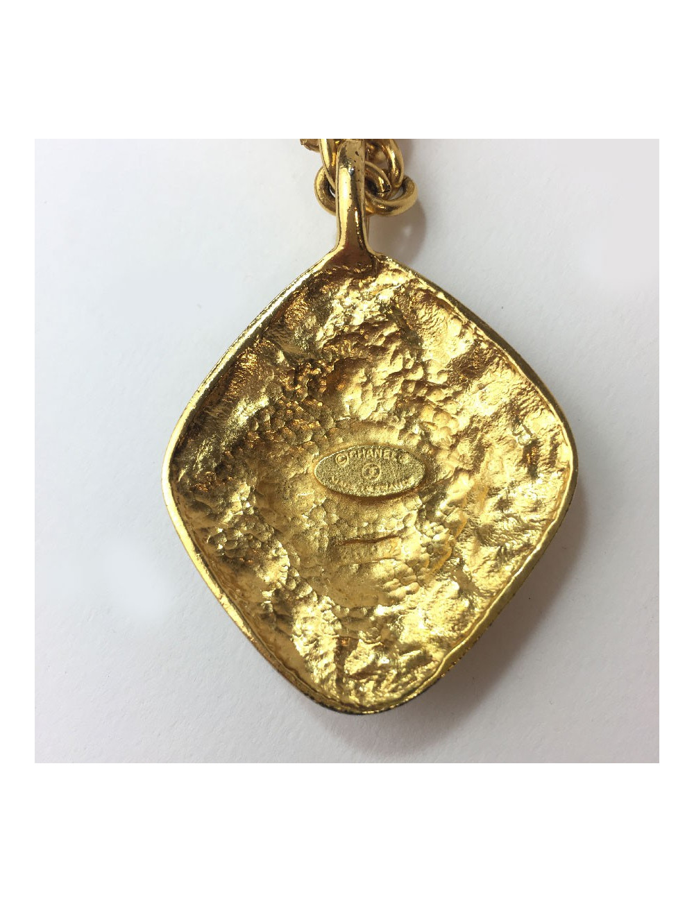 CHANEL vintage necklace in gilt metal