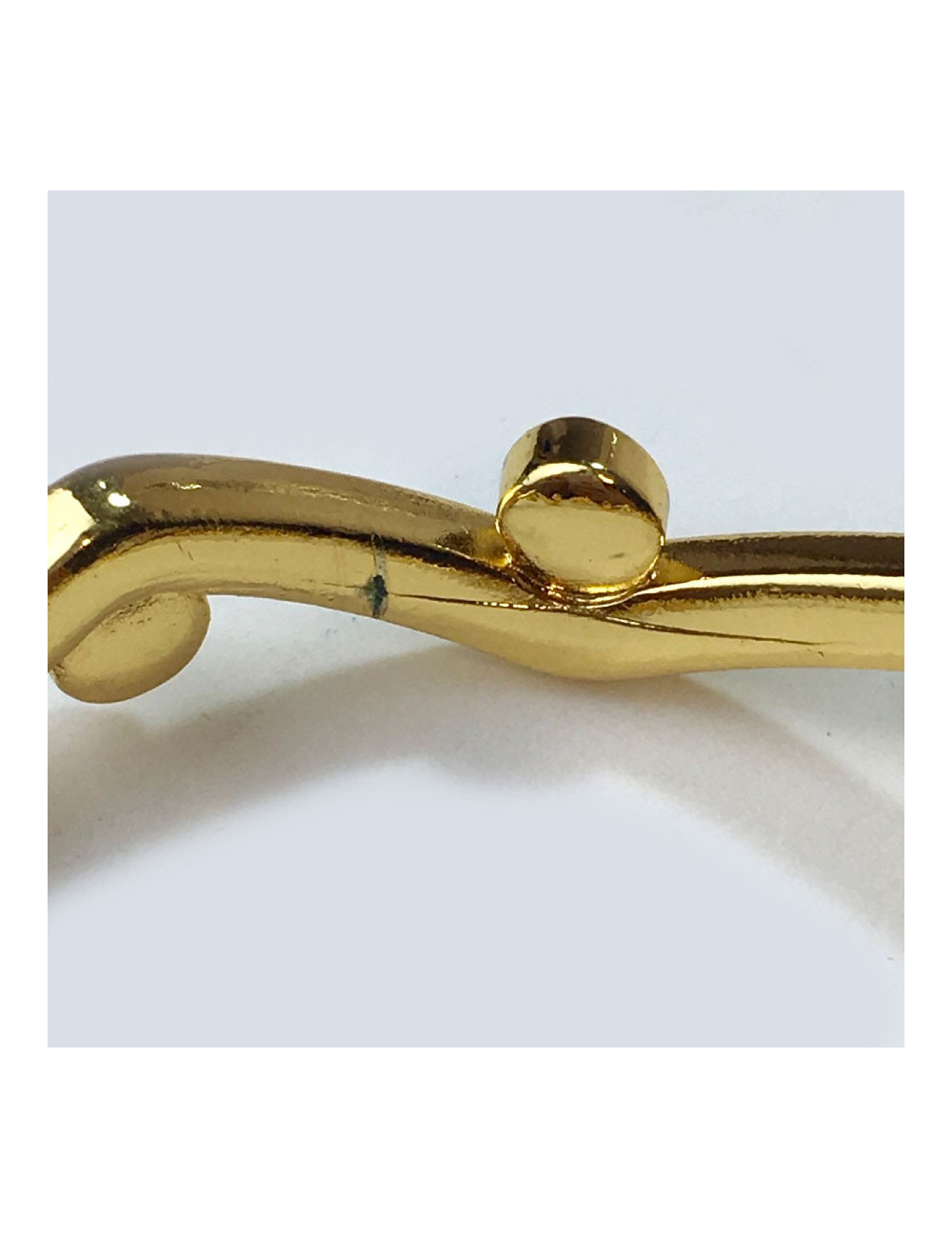 Bracelet rigide YVES SAINT LAURENT métal doré et strass rubis et améthyste