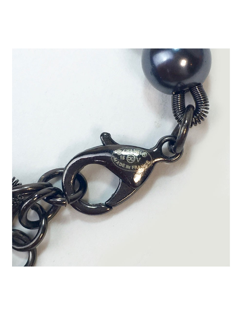 CHANEL beaded necklace in gray pearls