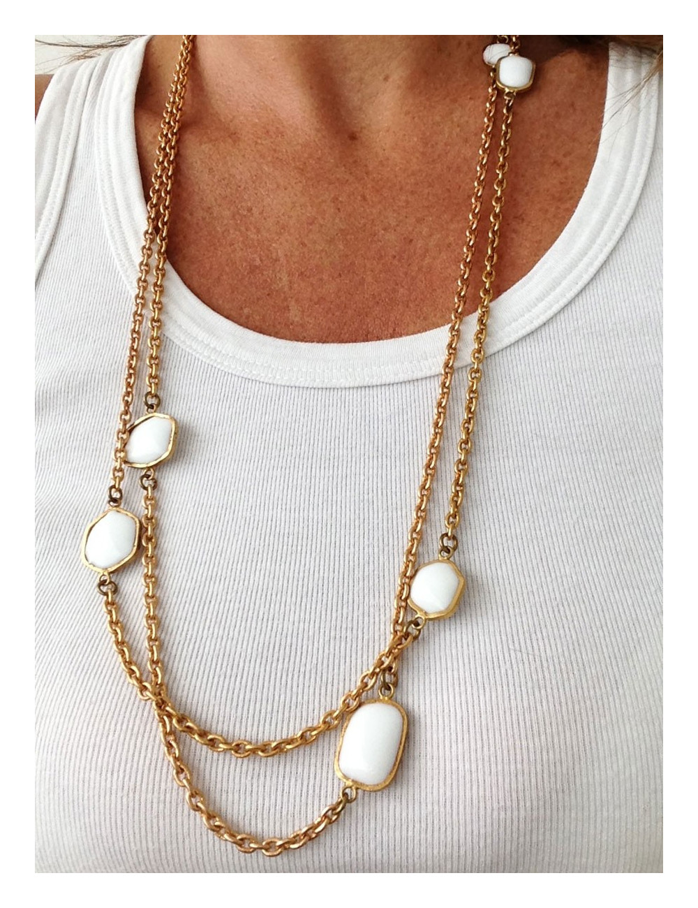 Sautoir MARGUERITE DE VALOIS pâte de verre blanche et métal doré à l'or fin