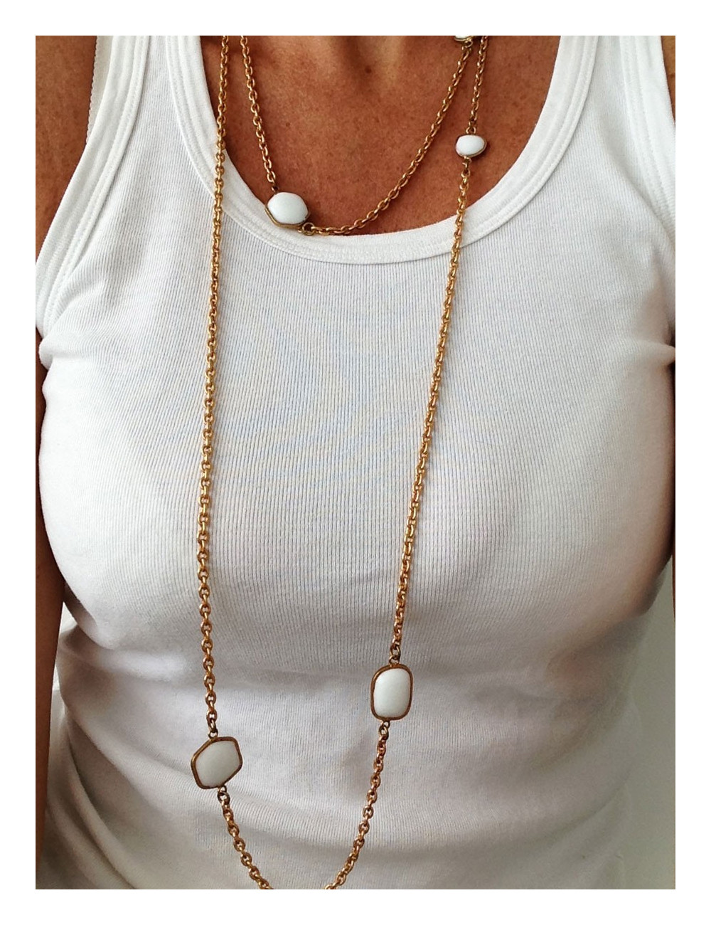 Sautoir MARGUERITE DE VALOIS pâte de verre blanche et métal doré à l'or fin