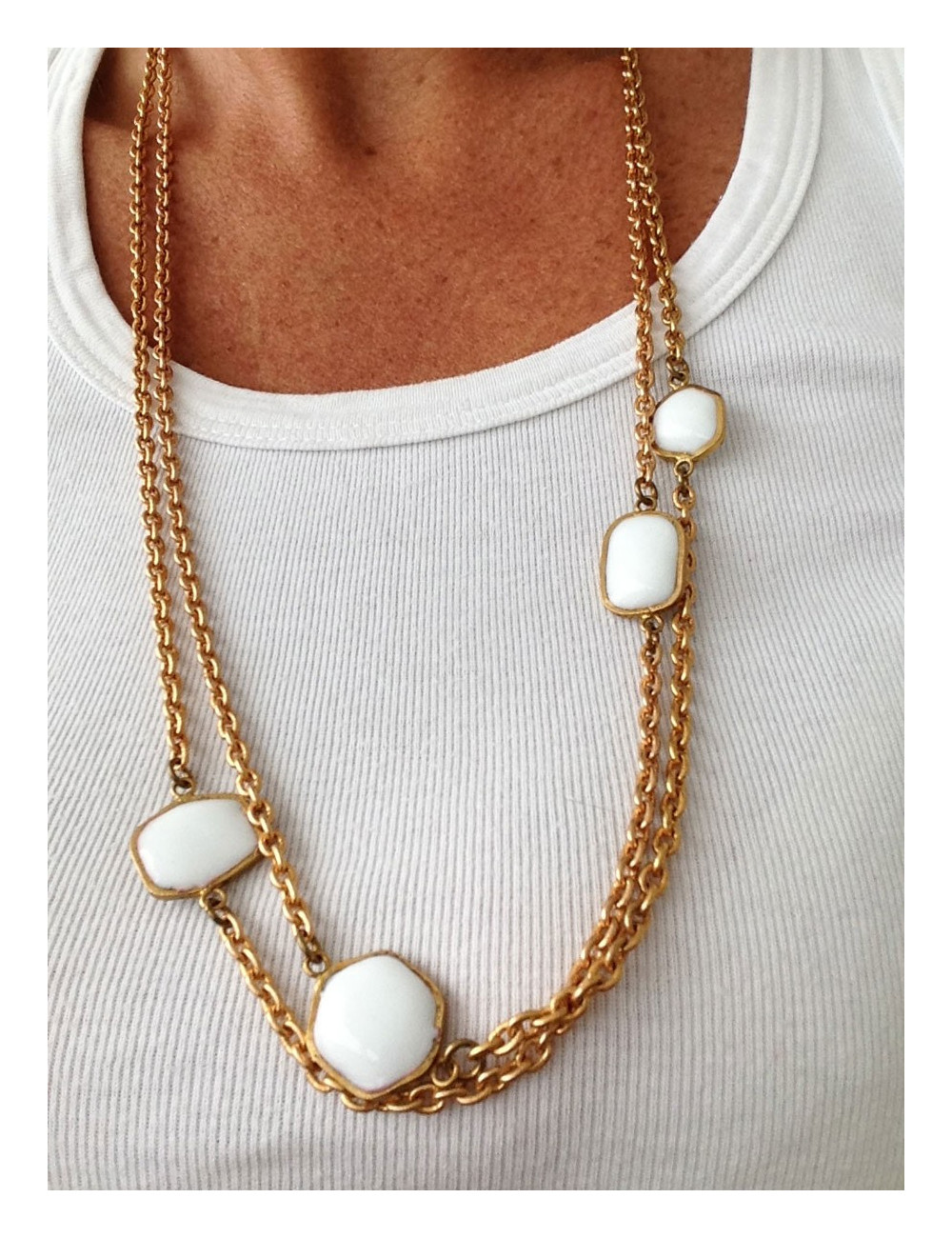 Sautoir MARGUERITE DE VALOIS pâte de verre blanche et métal doré à l'or fin