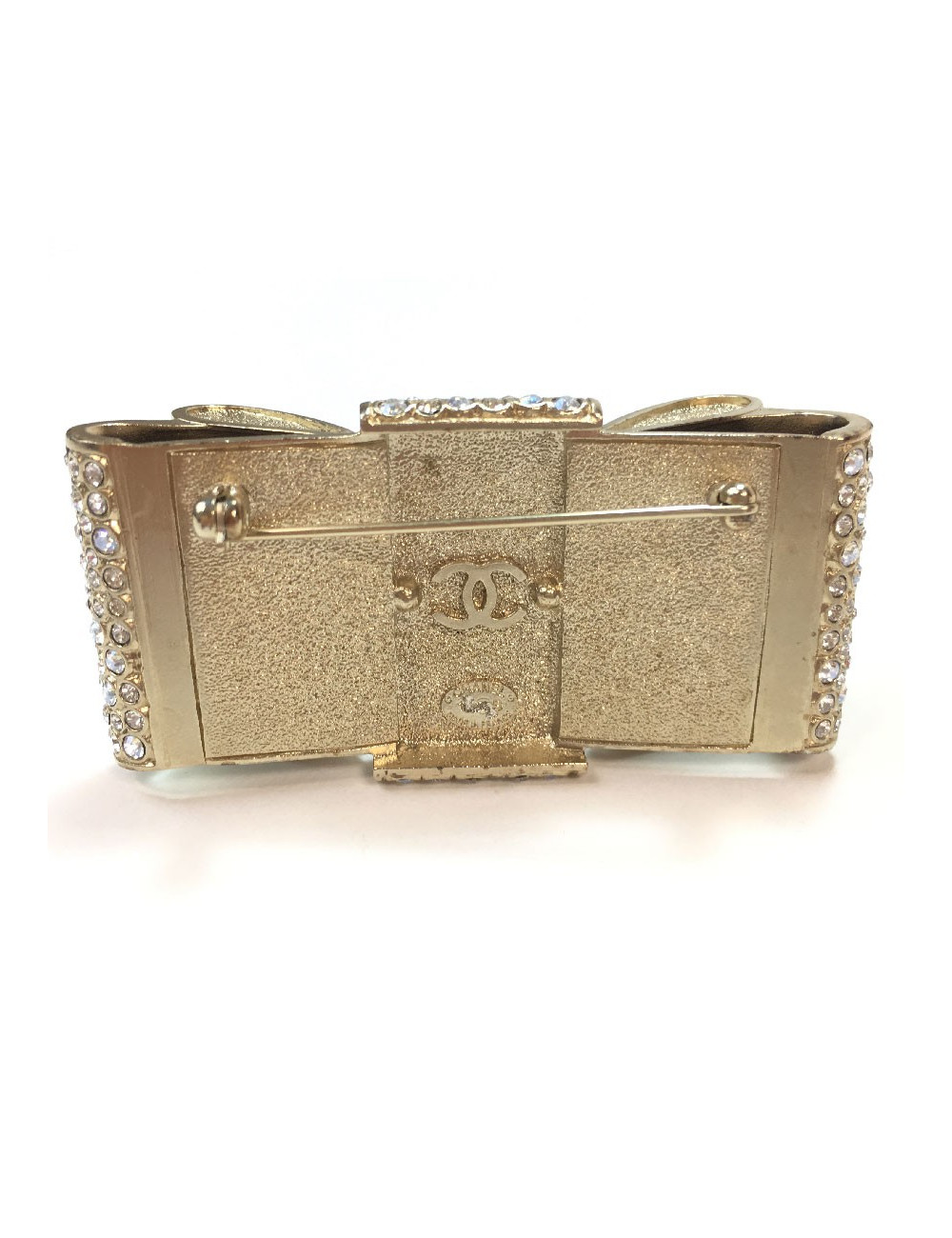 CHANEL knot brooch in rhinestones and pale gold metal