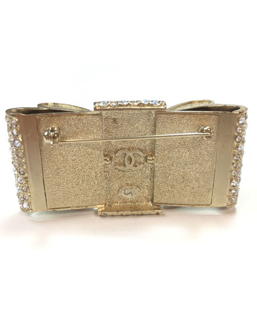 CHANEL knot brooch in rhinestones and pale gold metal
