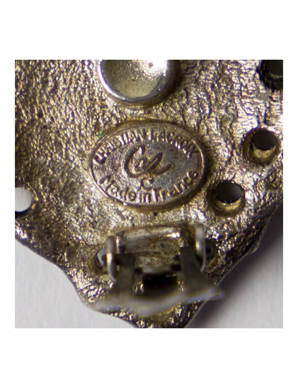 Boucles d'oreille clips CHRISTIAN LACROIX Vintage en métal argent vieilli