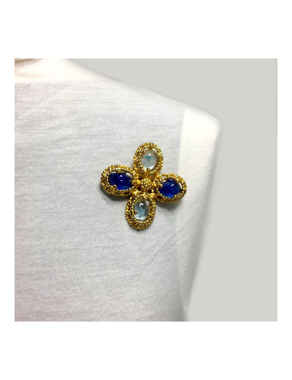 Broche YSL croix avec cabochons